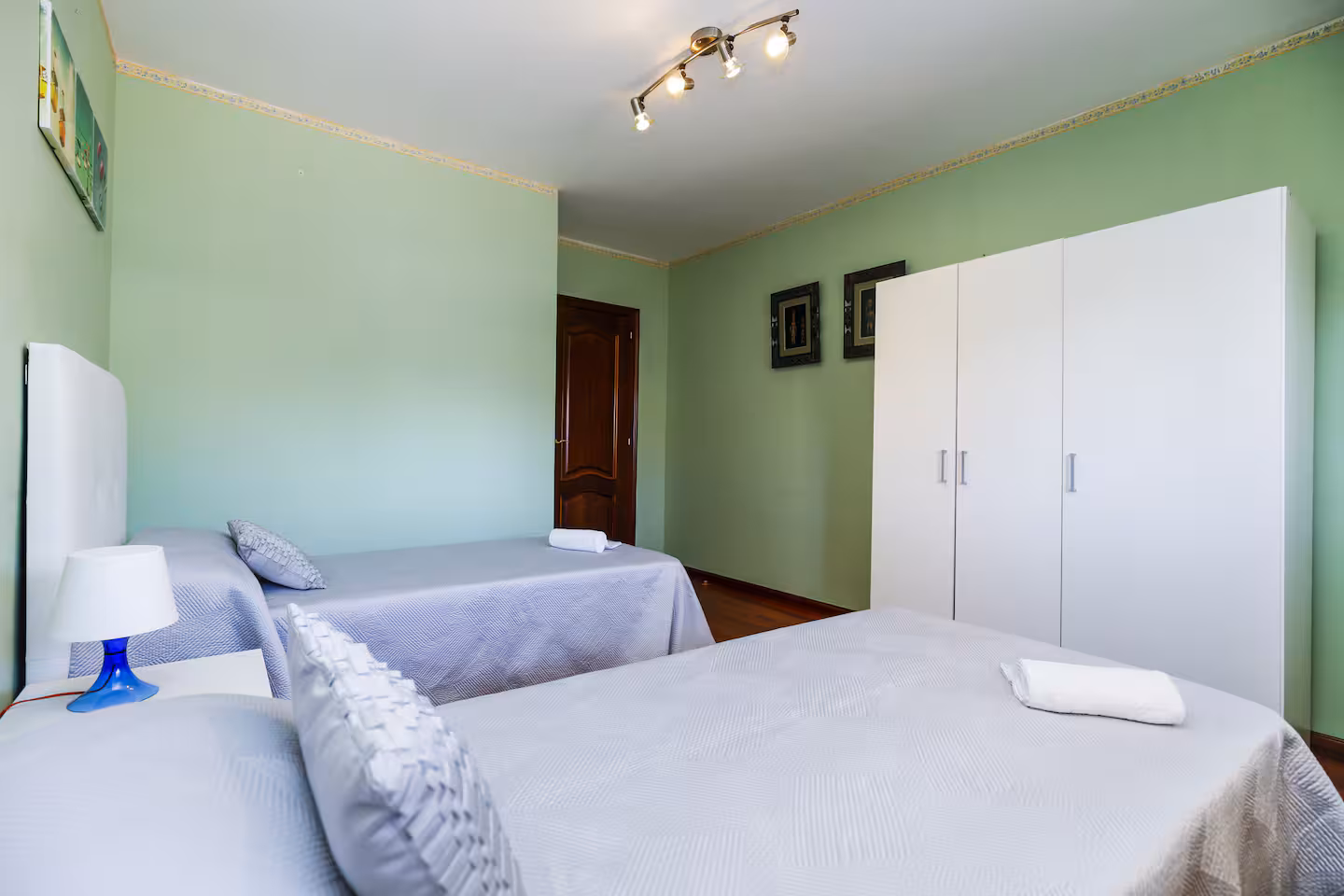 Family room with double and single bed layout