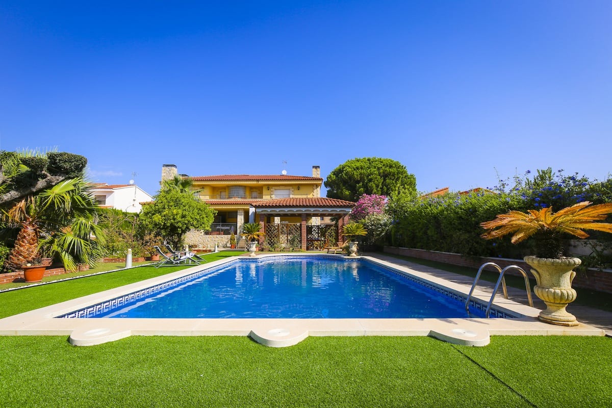 Airbnb pool and outdoor lounge area